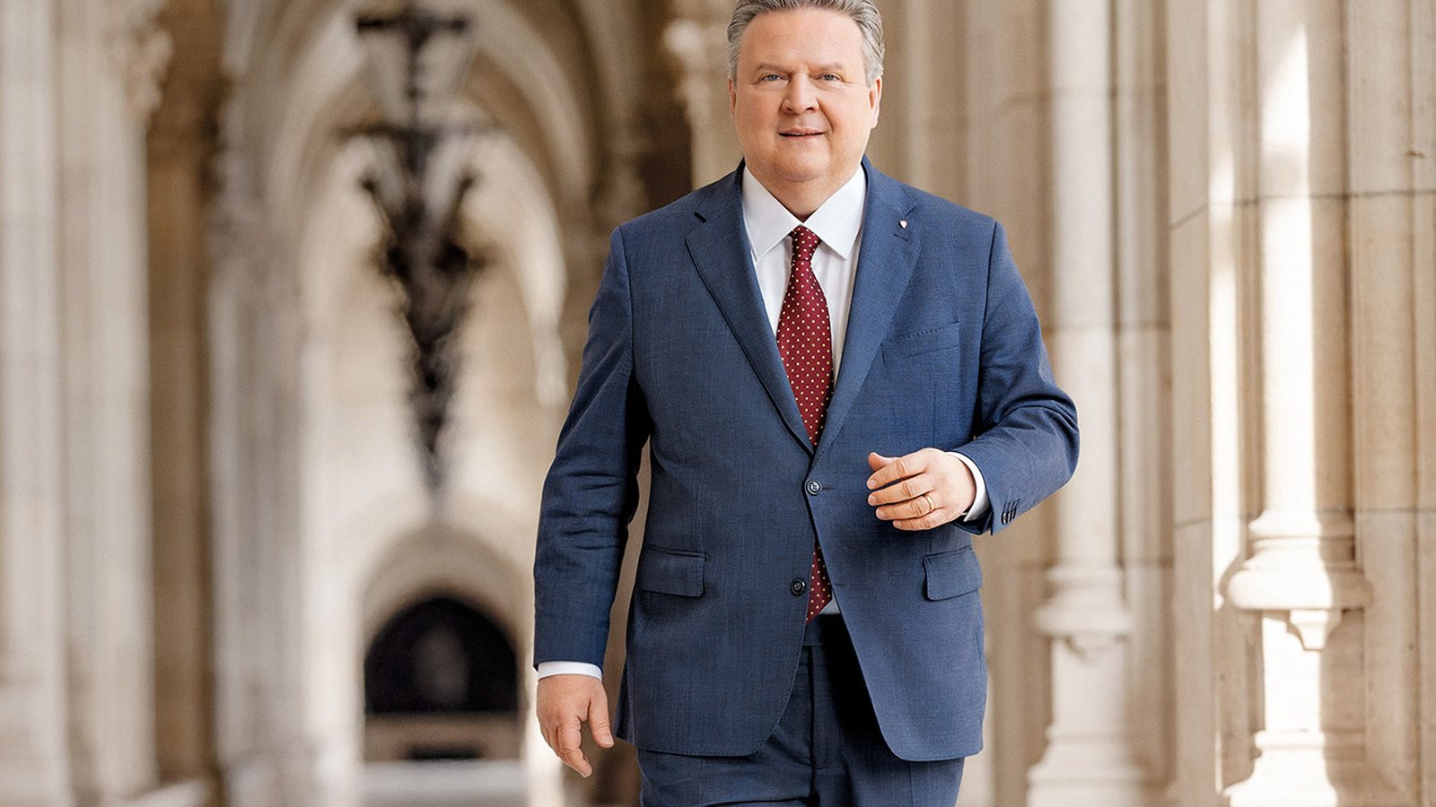 Bürgermeister Michael Ludwig gehend (c) Dieter Steinbach