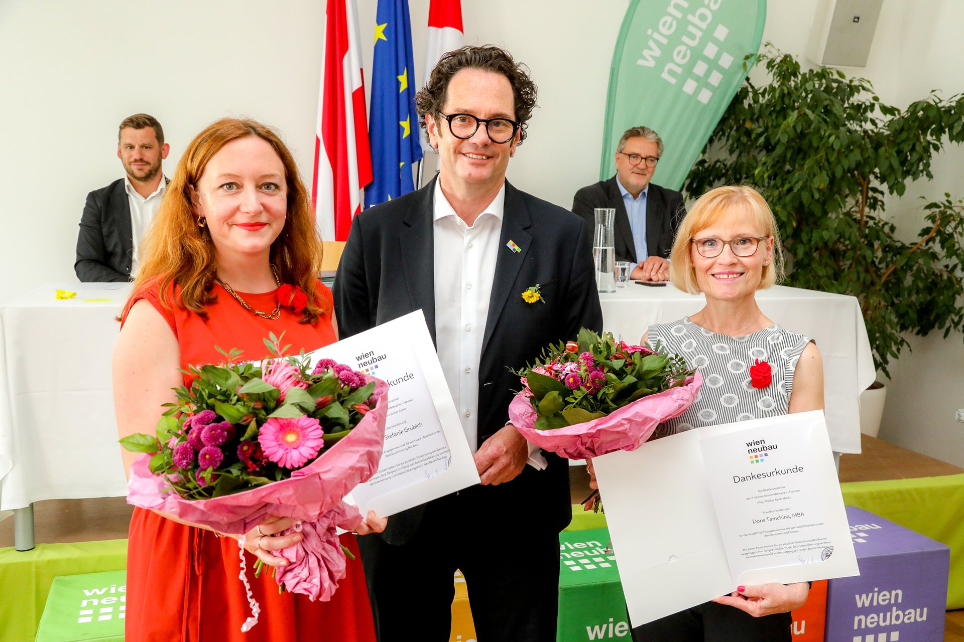 Klubobfrau Stefanie Grubich (l.) und die ehemalige Klubobfrau Doris Tamchina mit BV Markus Reiter