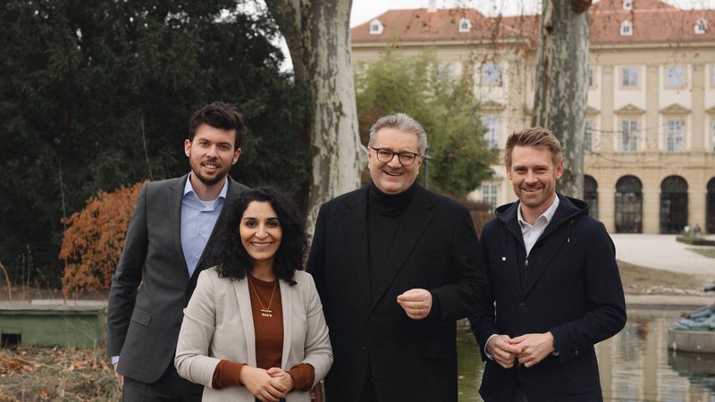 Bild von Stadtrat Peter Hacker, der am Alsergrund aufgewachsen ist, Bezirksvorsteherin Saya Ahmad, Bezirksvorsteherin-Stellvertreter Christian Sapetschnig sowie Gemeinderat & Landtagsabgeordneter Marcus Gremel.
(c) Sophie Nawratil